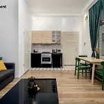 Apartment Kazincy - 1br & Stylish *