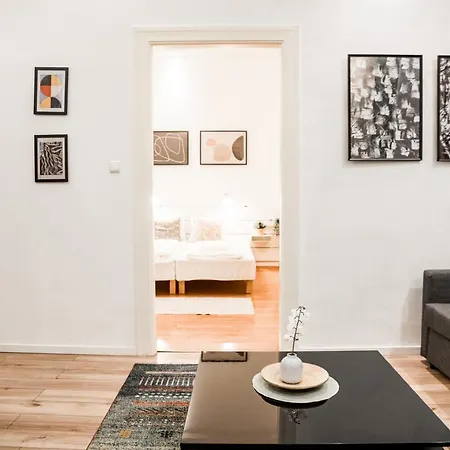Апартаменты Stylish And Spacious ! Location Kazincy Netflix