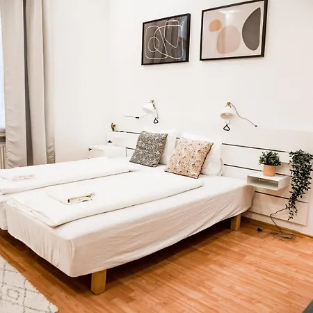 Stylish And Spacious ! Location Kazincy Netflix * Будапешт
