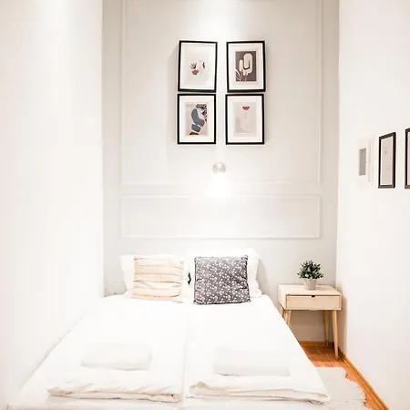 Stylish And Spacious ! Location Kazincy Netflix Апартаменты *