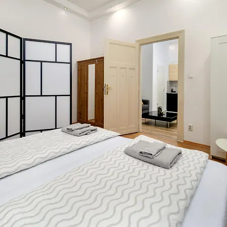 Apartment Kazincy -szimpla Kert 1br *